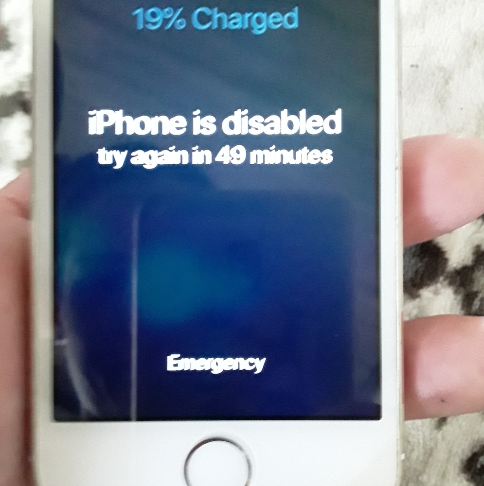 Iphone - Picture 2 of 3